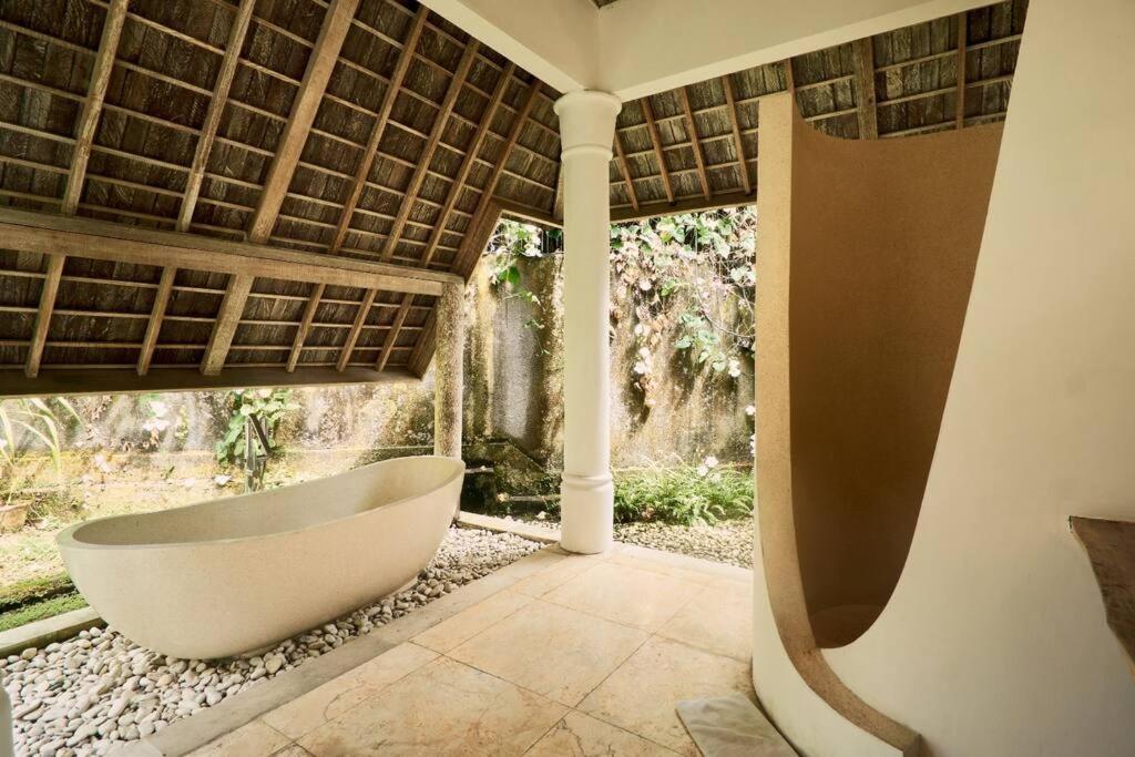Unique 3Br Villa With Pool 5 Minute Walk To The Pererenan Beach Canggu  Exterior photo